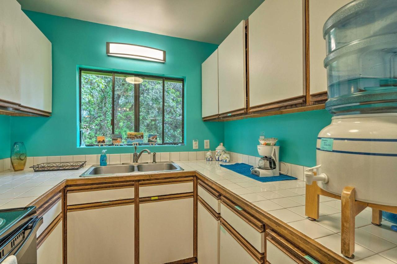 Peaceful Abode With Deck, 13 Mi To Black Sand Beach! Naalehu Extérieur photo
