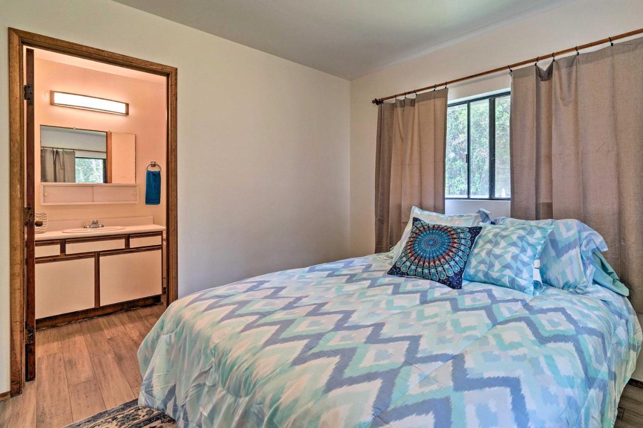 Peaceful Abode With Deck, 13 Mi To Black Sand Beach! Naalehu Extérieur photo