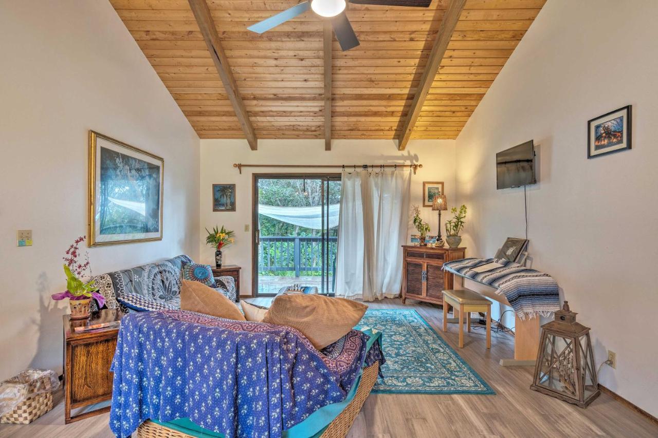 Peaceful Abode With Deck, 13 Mi To Black Sand Beach! Naalehu Extérieur photo
