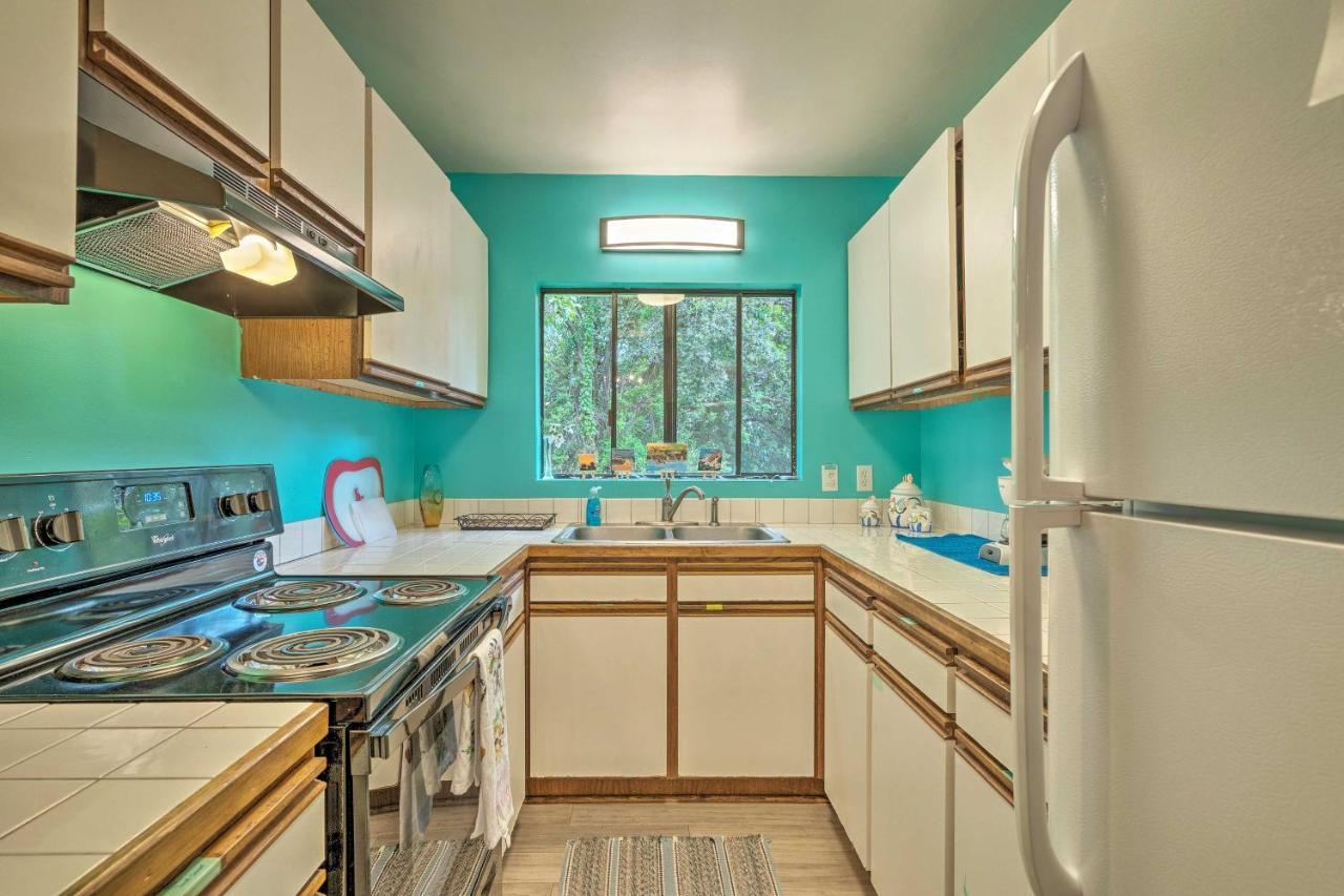 Peaceful Abode With Deck, 13 Mi To Black Sand Beach! Naalehu Extérieur photo